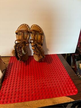 KDB Pratesi Brown Leather Floral T-Strap Sandals